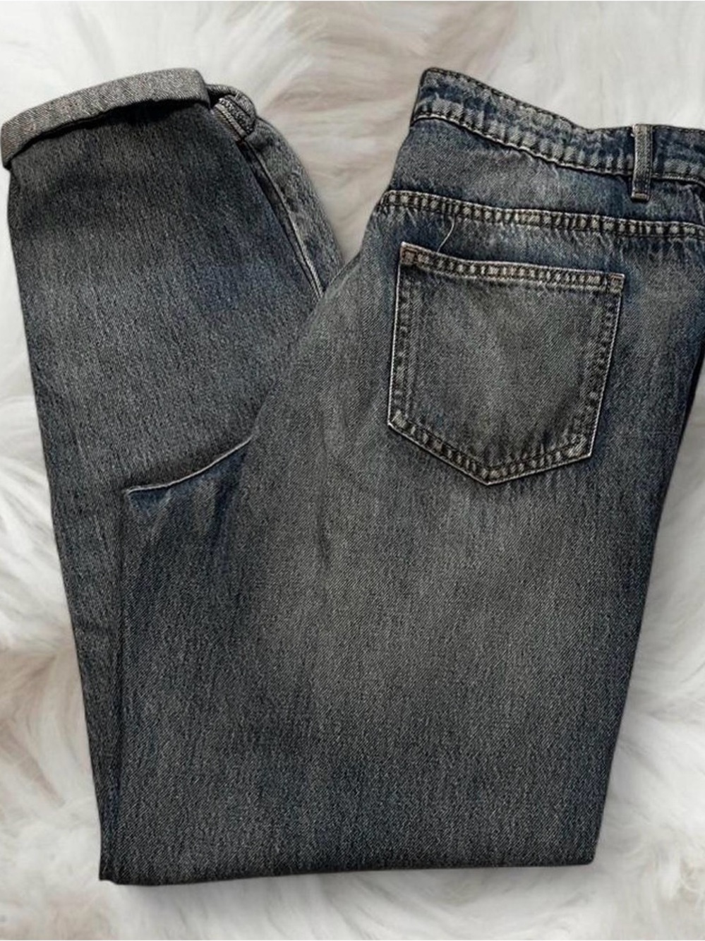 Womenβs Venus Casual Relaxed Straight Leg Jeans
Medium Wash Denim Size 10 Staple